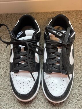 Nike low dunks Men's Black & White Low-Top Sneakers